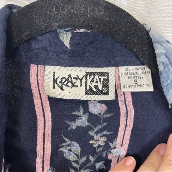 Vintage 90’s krazy Kat floral button down blouse - Picture 9 of 10